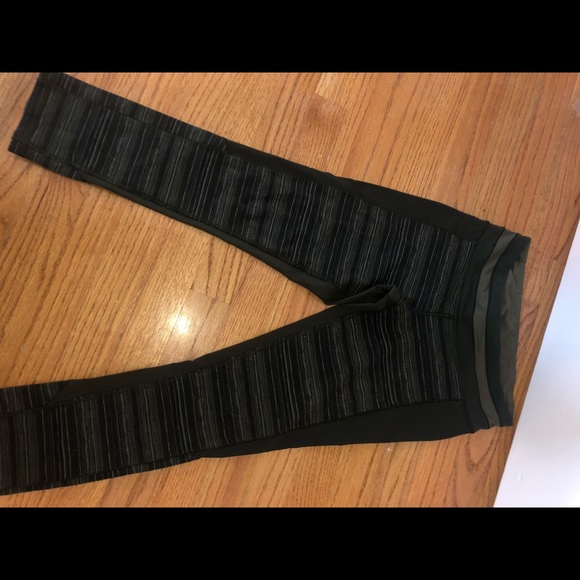Size 4 lululemon cropped leggings! - Picture 2 of 8
